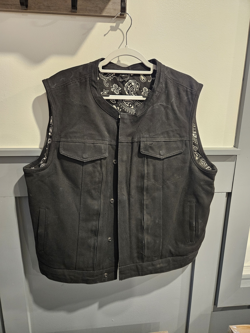 First Manufacturing Co. HighlandMen's Black & White Paisley-Lined Vest XL